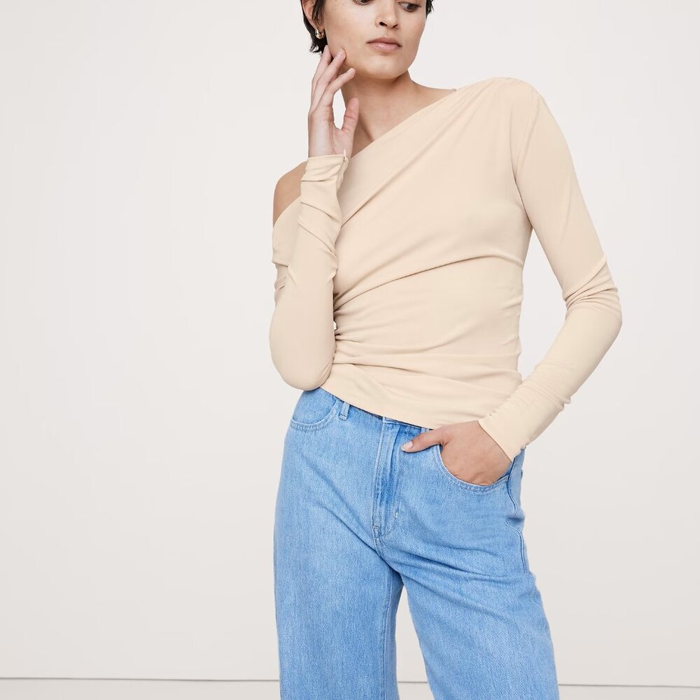 NWT Banana Republic Prosecco Nude Crepe-Knit Twisted Off-Shoulder Bodycon Top M